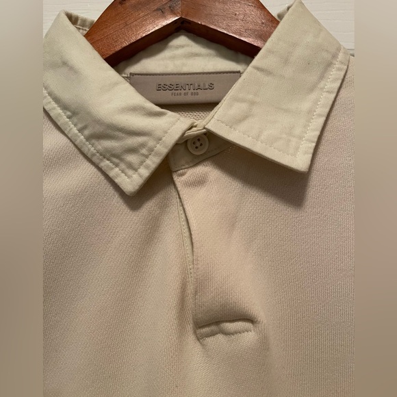 Selling a Fear of God Essential Polo in excellent condition size small. Oversize - Picture 3 of 5